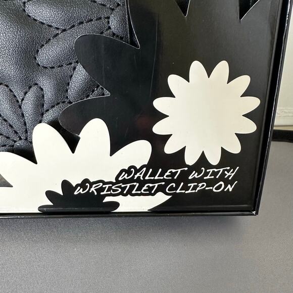 Betsey Johnson Black Quilted Flower Wallet Wristlet 8X4.5” K120 - Picture 3 of 7